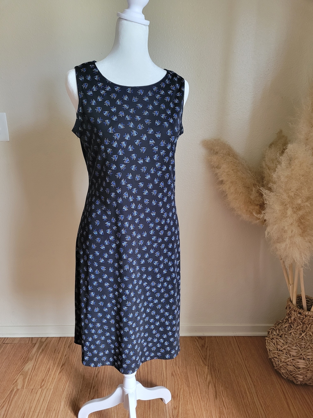 Dressbarn Sleeveless Sheath Dress Blue & White Medium Stretchy Modest Fish Print